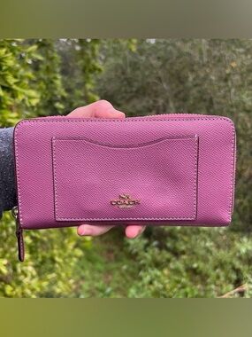 COACH Crossgrain Leather Wallet Berry Pink with Gold Hardware AUTHENTIC